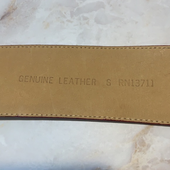 GENUINE LEATHER ‘LORD & TAYLOR’ BELT!! - Picture 2 of 9